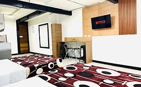 Malibu Loft Hotel